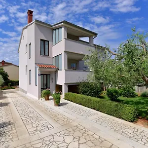  Apartment Brezac Olive Garden