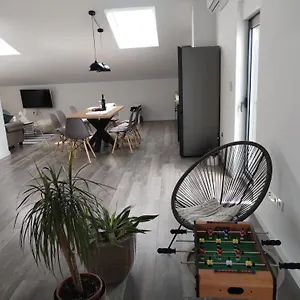  Apartment Ulika